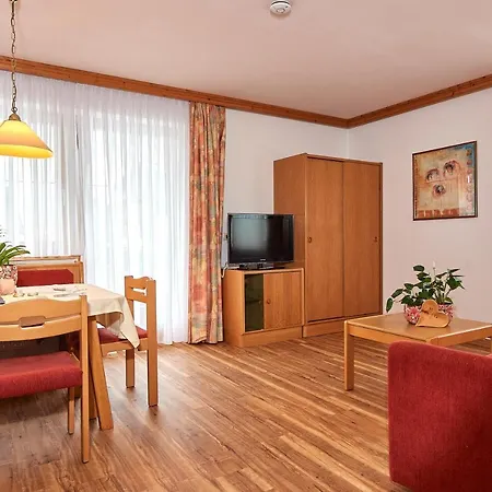 Sonnberg アパートホテル 4*